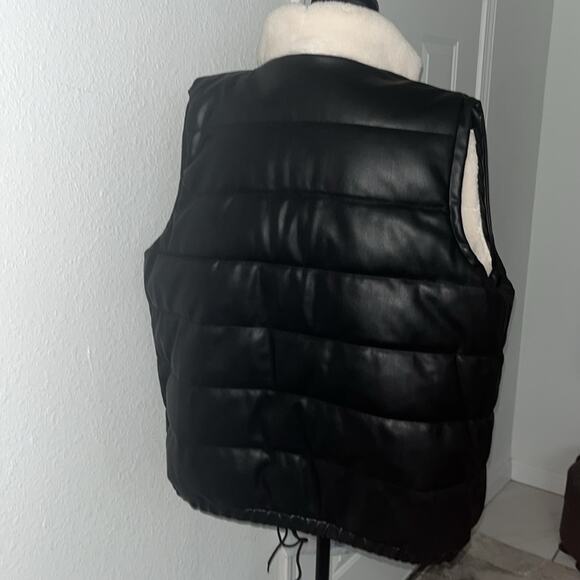 NWOT Rebecca Minkoff Black Vegan Leather Sherpa Wool Reversible Vest Jacket L - Picture 3 of 7
